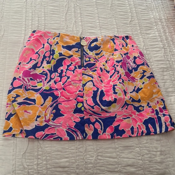 Lily Pulitzer skirt with built in shorts - Picture 3 of 5